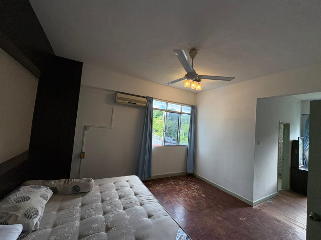 Second bedroom inside Colonnades Condominium