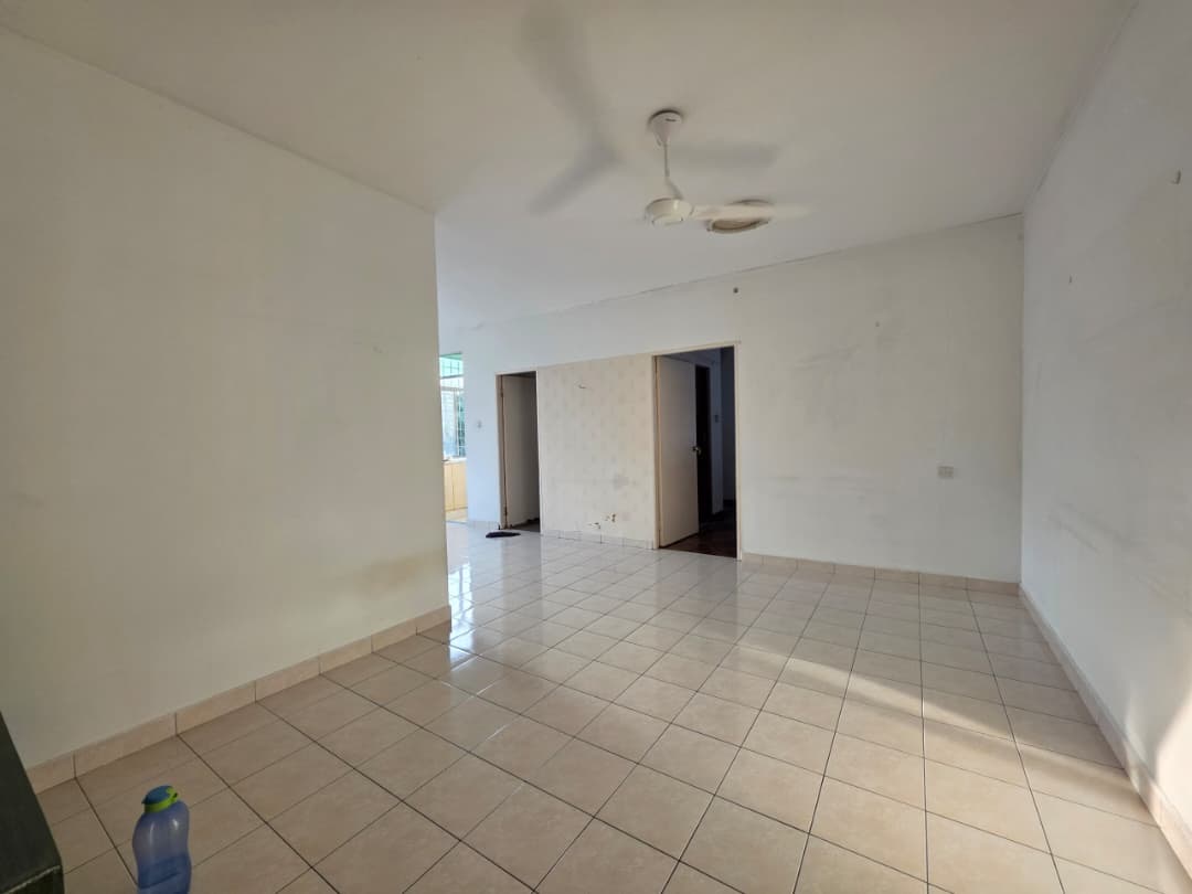 Open living area inside Country Heights Apartment